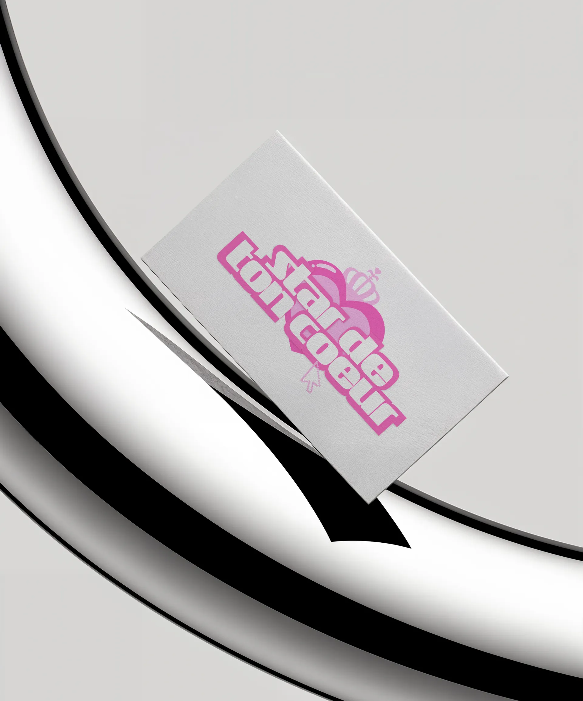 Carte de visite avec logo coloré sur fond noir