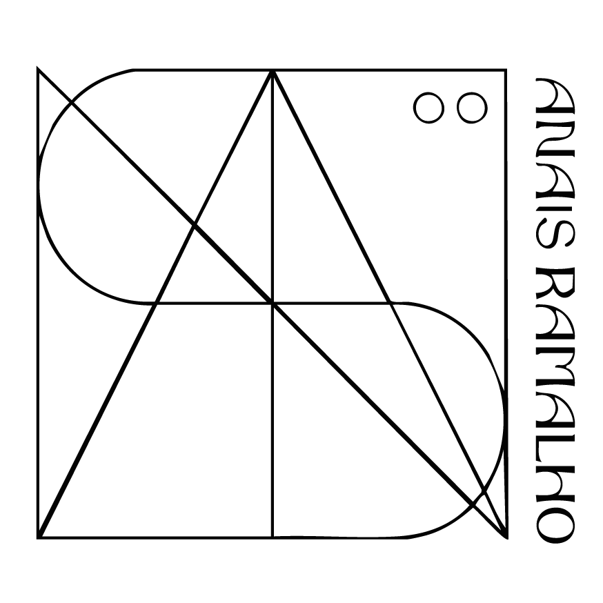 Logo de designer UX/UI avec des formes géométriques modernes.